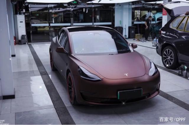 model3改色红棕 特斯拉model3黑红改色