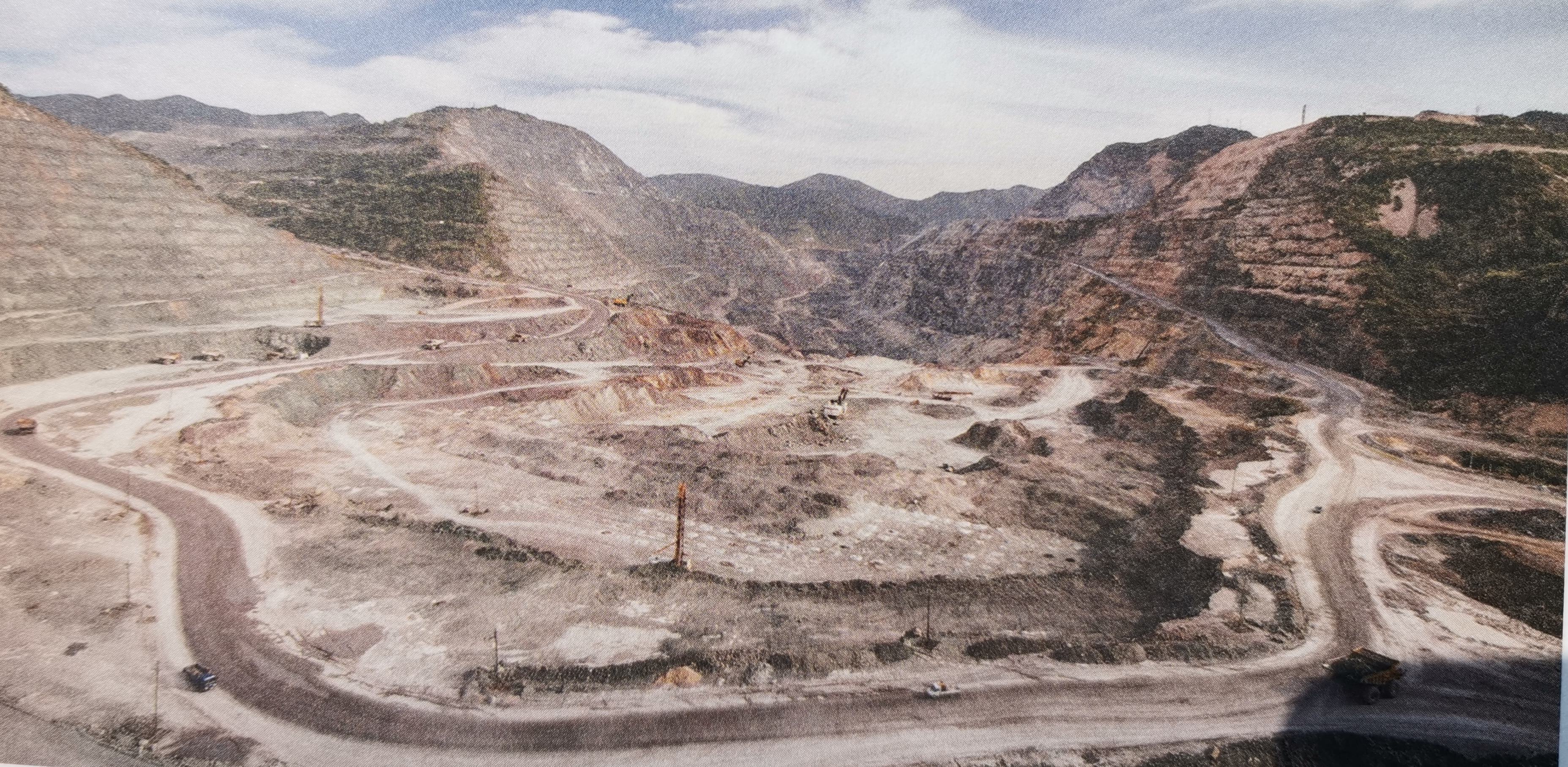 矿山露天采矿占用土地税 矿山的采矿场交土地使用税吗