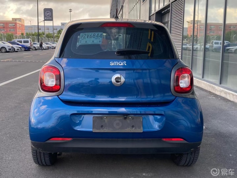 奔驰smartforfour 奔驰smartforfour 前轮能换多宽的轮胎