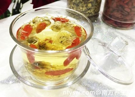 枸杞红枣菊花可以一起泡水喝吗 菊花可以与红枣枸杞一起泡水喝吗