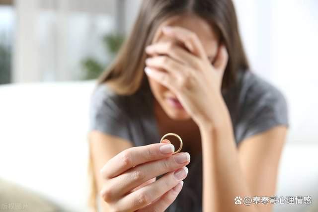 离婚是两个人的事吗 两个人离婚的原因是什么